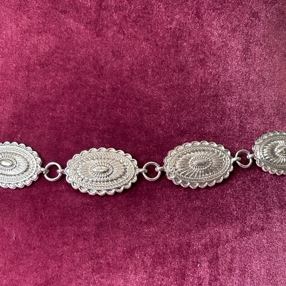 Illuma Women’s Silver Concho Statement Belt NWT - Picture 2 of 8